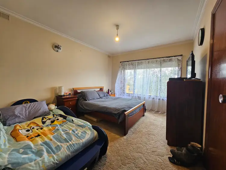 Fifth view of Homely house listing, 11 Lincoln Drive, Thomastown VIC 3074