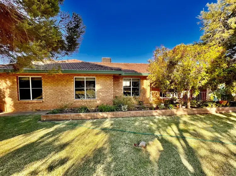16 Coolabah Street, Forbes NSW 2871