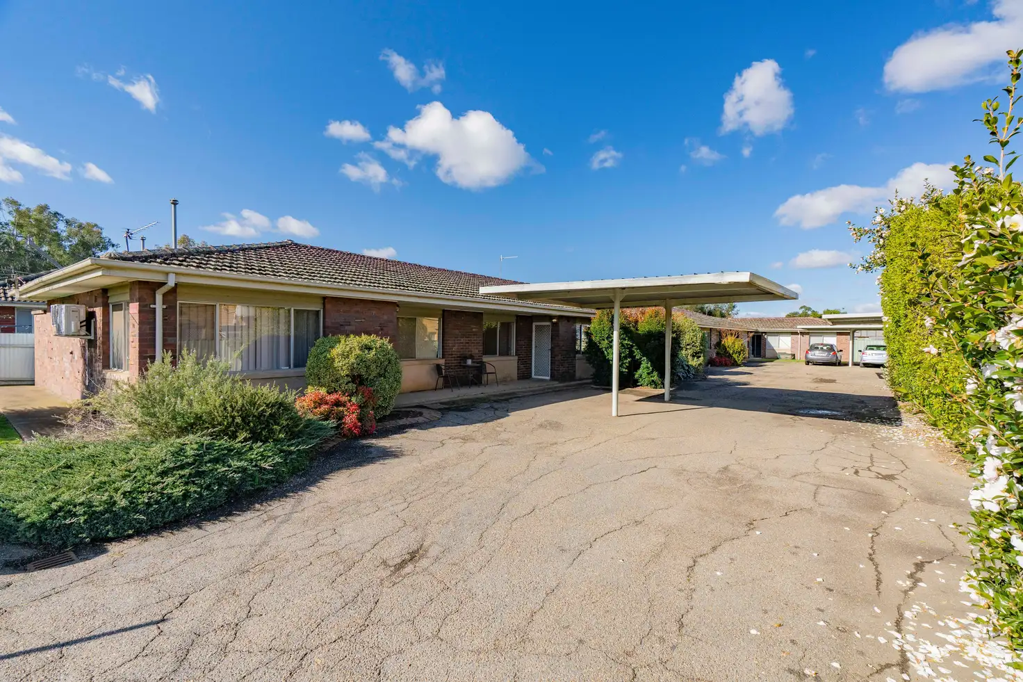 Main view of Homely unit listing, 2/10 Higgins Avenue, Wagga Wagga NSW 2650