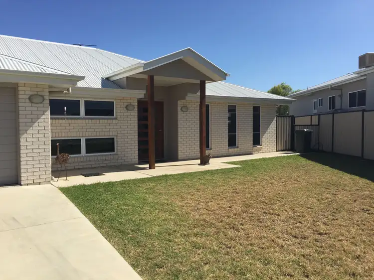 12 Lockyer Crescent, Roma QLD 4455
