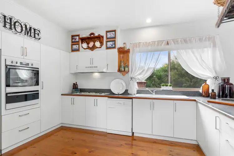 Sixth view of Homely house listing, 5 Veedale Court, Lara VIC 3212