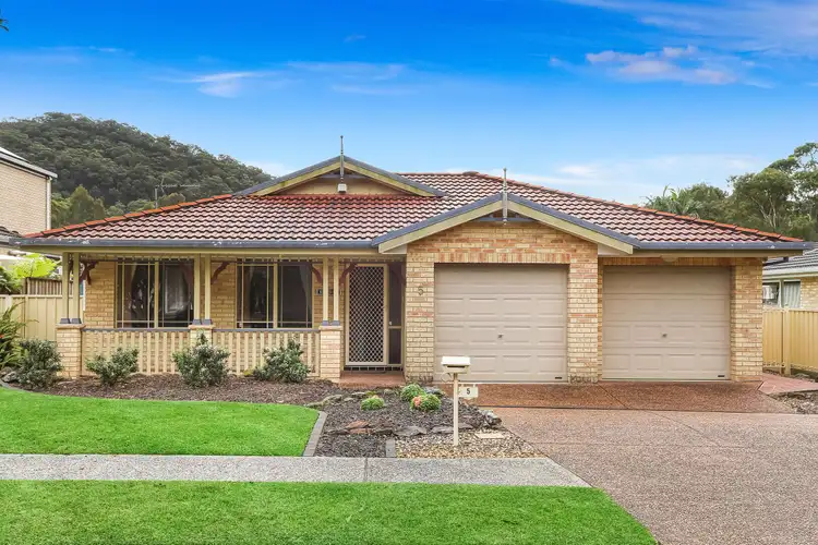 5 Manooka Road, Point Clare NSW 2250