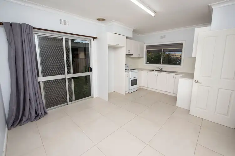 Fifth view of Homely house listing, 6 Gordon Court, Swan Hill VIC 3585