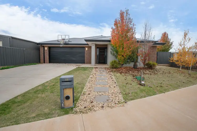 19 Sandalwood Aveune, Swan Hill VIC 3585