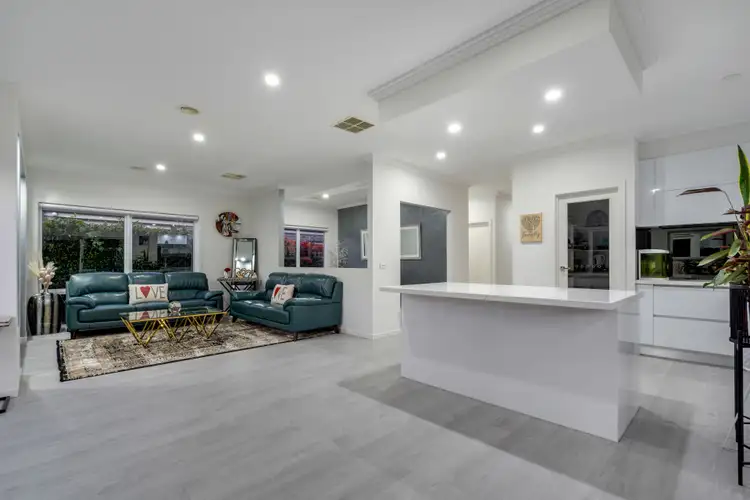 Seventh view of Homely house listing, 11 Banjolina Circuit, Craigieburn VIC 3064