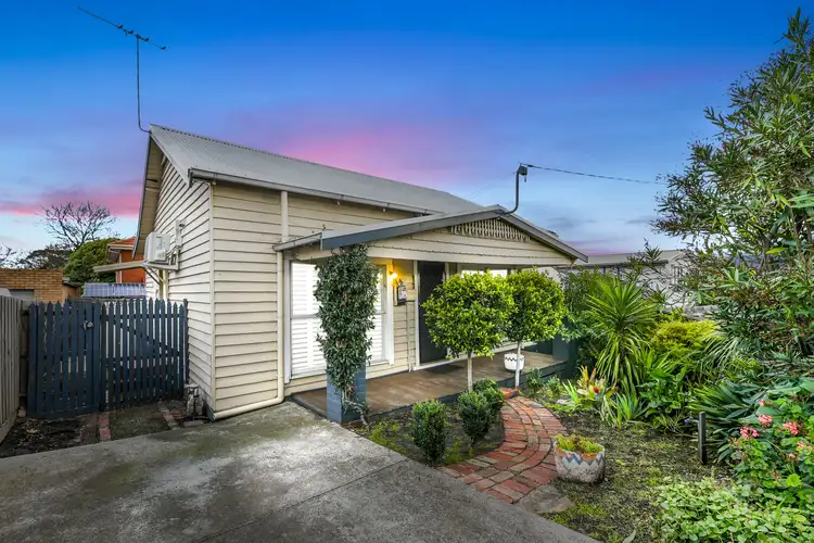 1/18 Ferntree Gully Road, Oakleigh East VIC 3166