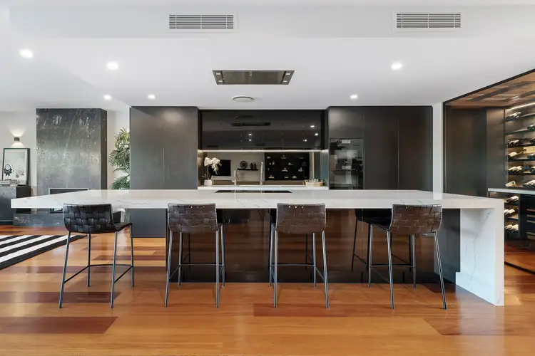 19 Donegal Crescent, Sorrento QLD 4217