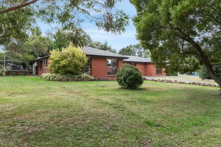 14 Ida Crescent, Romsey VIC 3434