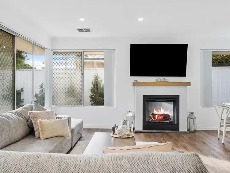 4 Gunter Grove, Beldon WA 6027