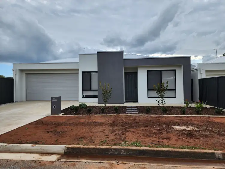 40 Barrington Crescent