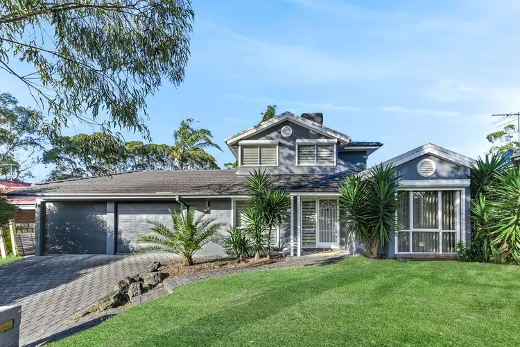 27 Adelong Court, Berwick VIC 3806
