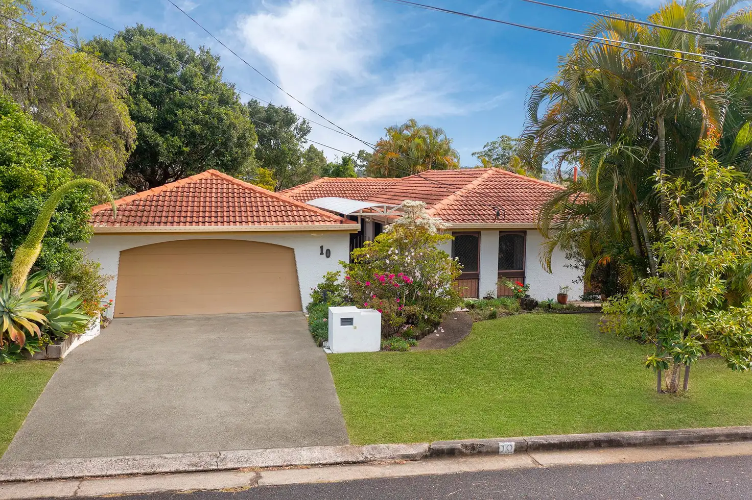 Main view of Homely house listing, 10 Wyclif Avenue, Springwood QLD 4127