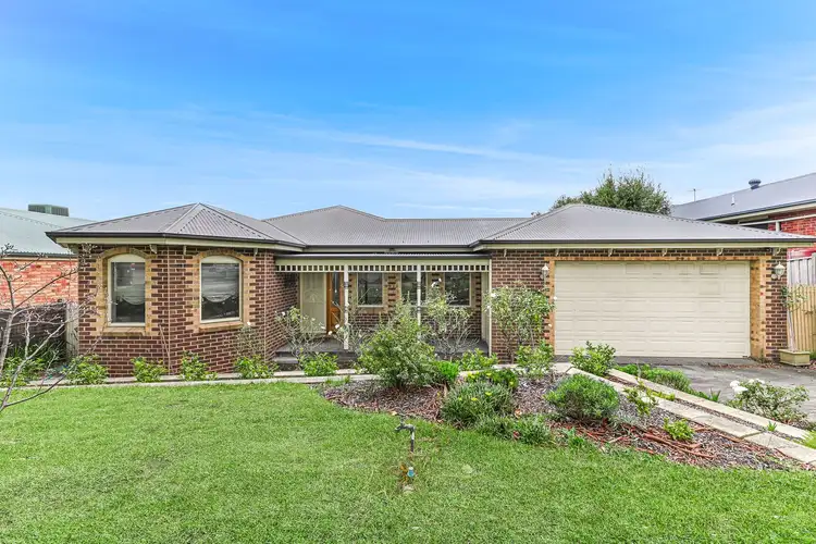 15 Riviera Drive, Berwick VIC 3806