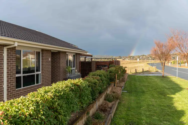77 Hilda Kincaid Crescent, Macgregor ACT 2615
