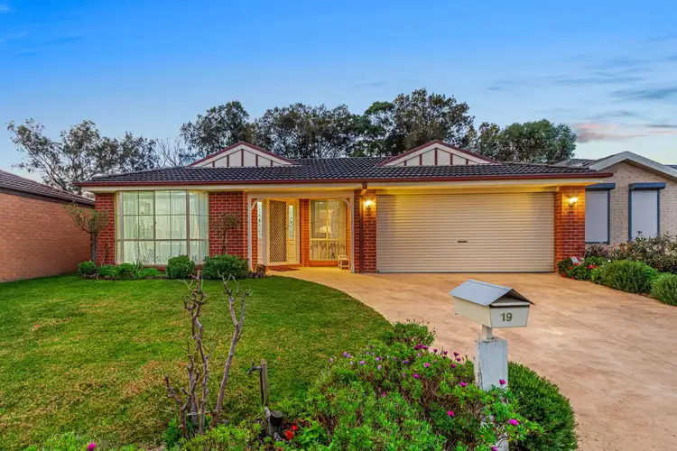19 Superior Waters, Pakenham VIC 3810