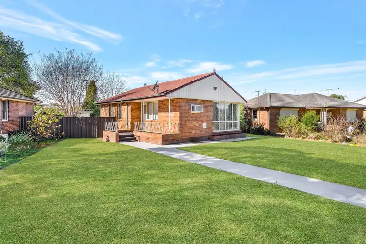 6 WOOLNOUGH Place