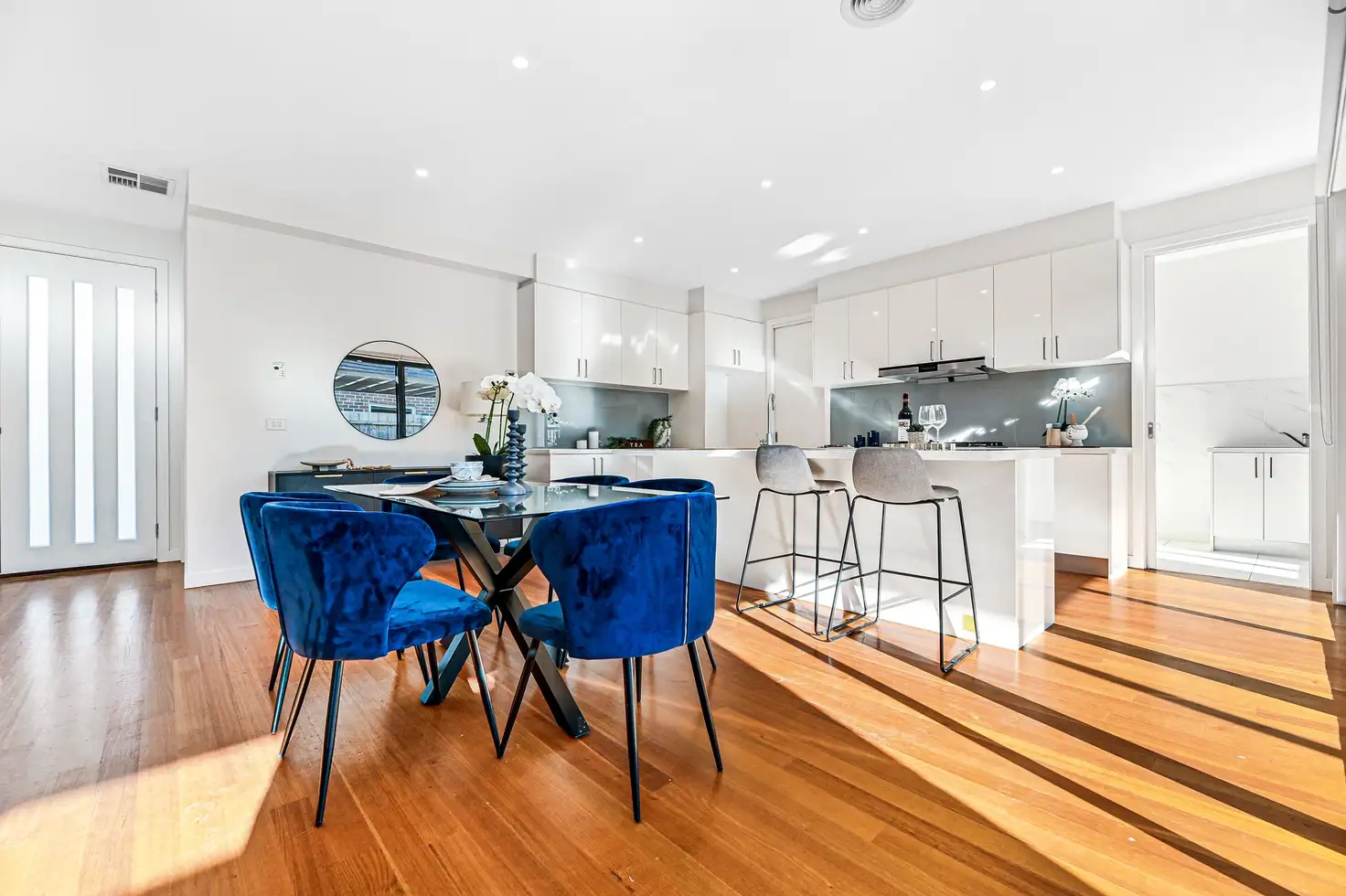 Main view of Homely townhouse listing, 2/373 Waverley Road, Mount Waverley VIC 3149