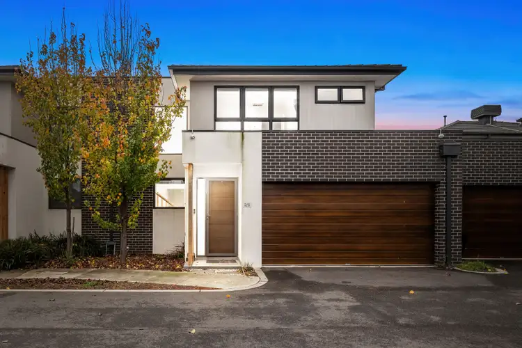 Main view of Homely townhouse listing, 2/5 Linoak Avenue, Lalor VIC 3075