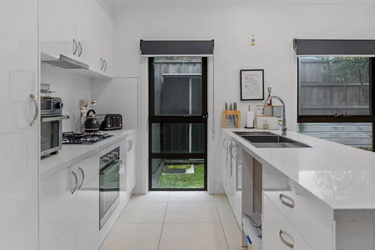 Fifth view of Homely townhouse listing, 2/5 Linoak Avenue, Lalor VIC 3075