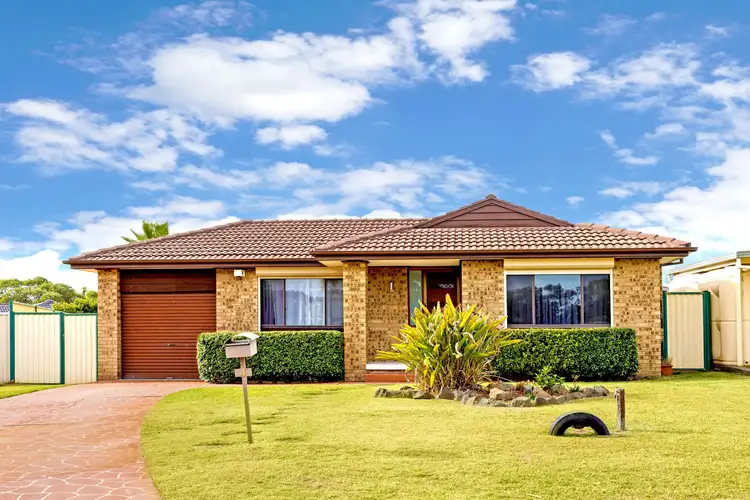 4 Ipel Close, St Clair NSW 2759