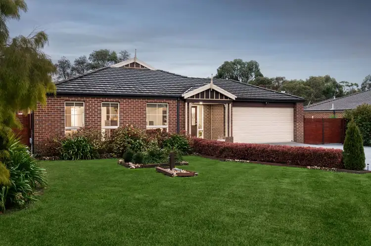 24 Reynolds Grove, Romsey VIC 3434