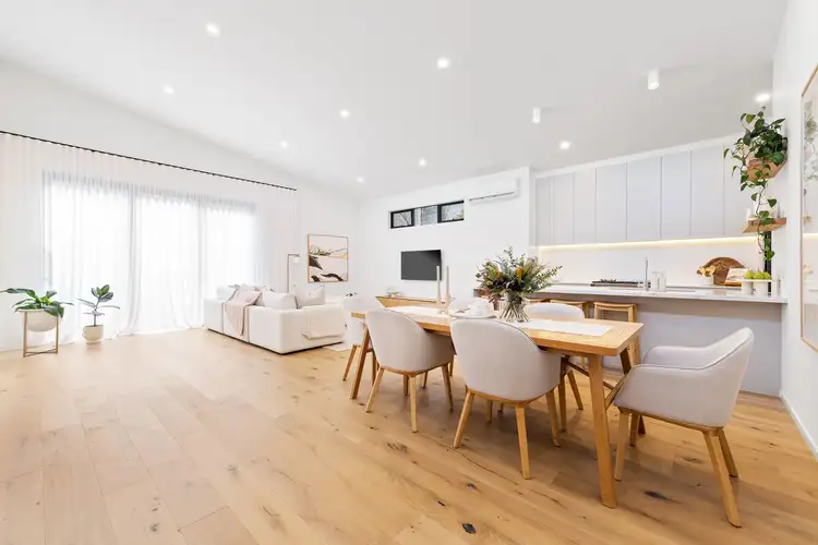 Main view of Homely unit listing, 2/11 Cornell Street, Camberwell VIC 3124
