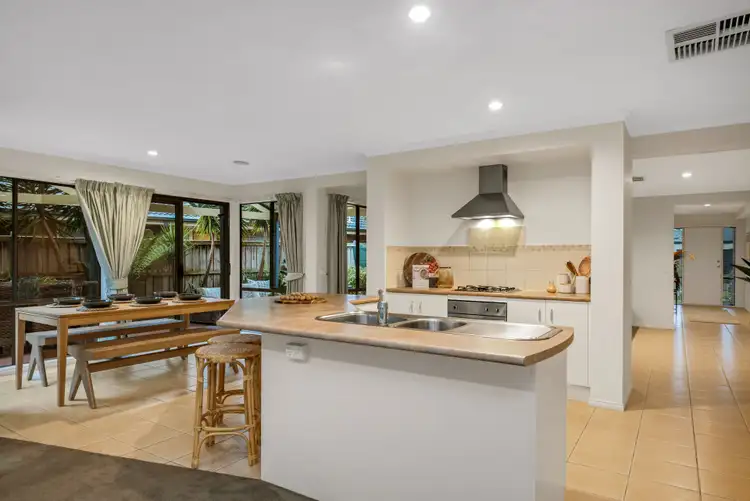 Sixth view of Homely house listing, 2 Riverglen Road, Berwick VIC 3806