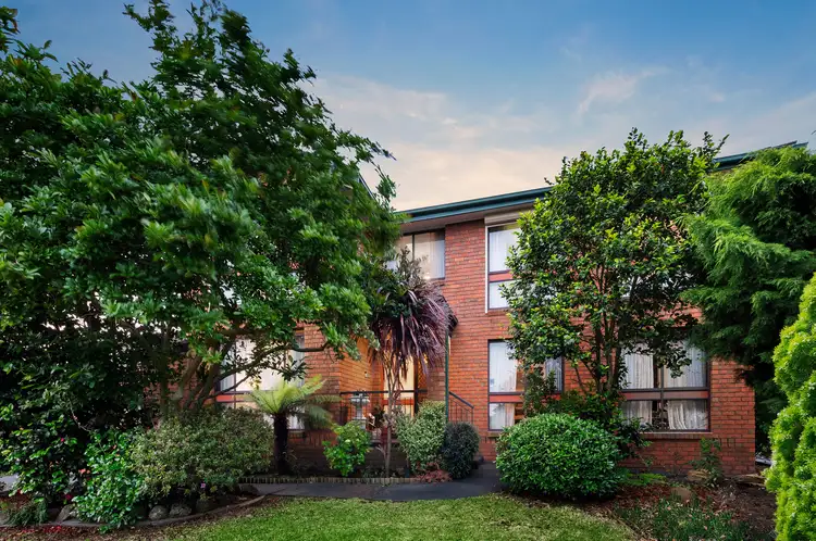 2 Ceduna Close, Wantirna South VIC 3152