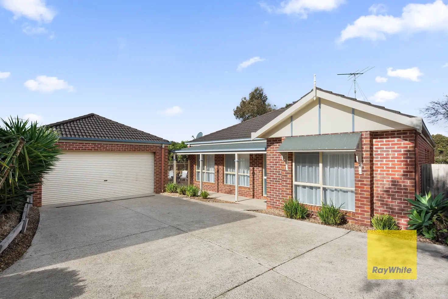 Main view of Homely townhouse listing, 2/11 Molesworth Drive, Highton VIC 3216