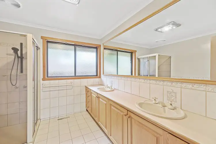 Sixth view of Homely house listing, 5 Blackwood Court, Drouin VIC 3818