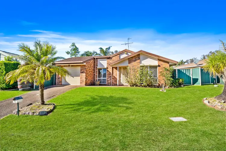 15 Mackillop Crescent, St Helens Park NSW 2560