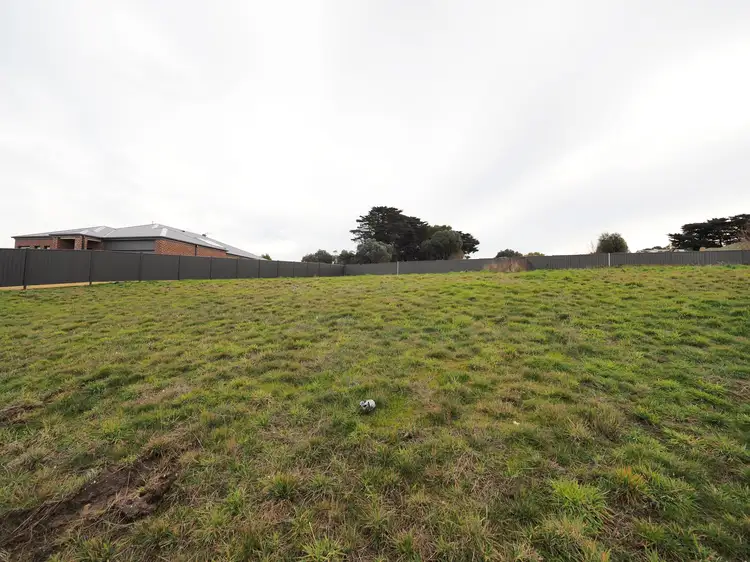 17 Eucalyptus Court, Beaufort VIC 3373