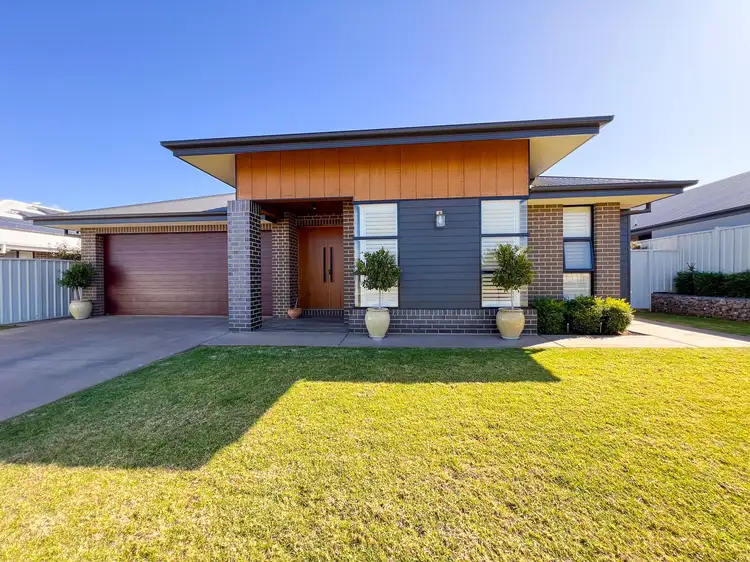 6 Prospector Avenue, Parkes NSW 2870