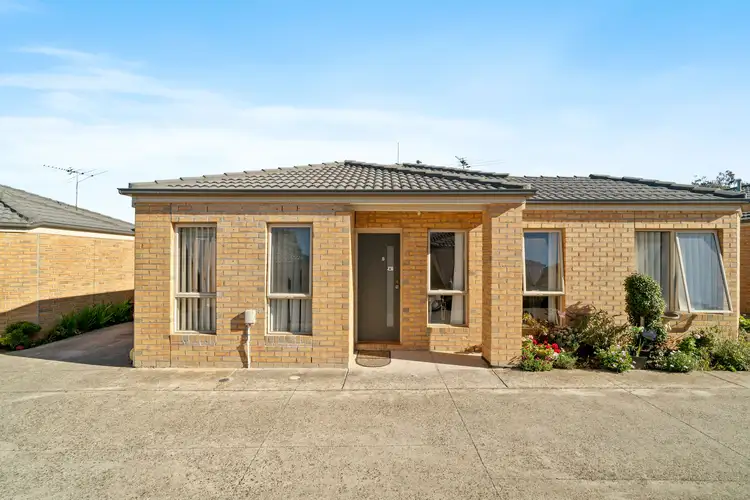 2/4 Black Knight Way, Kurunjang VIC 3337