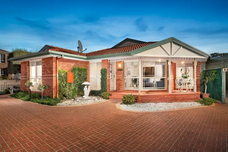 4 Latham Close, Mill Park VIC 3082