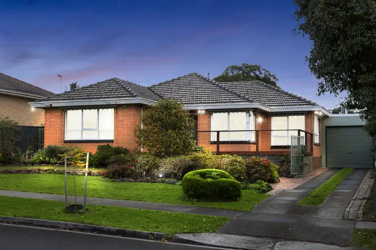 17 Mingana Road, Wantirna South VIC 3152