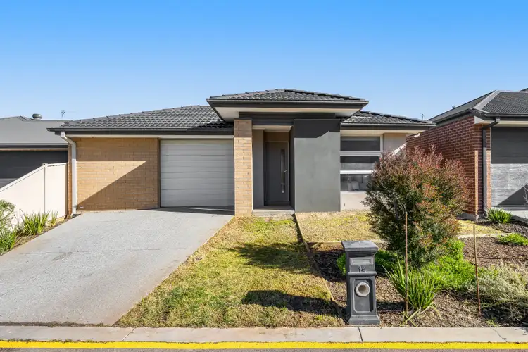 14 Fairy Wren Circuit, Mount Clear VIC 3350