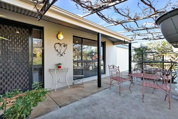 Second view of Homely house listing, 2 Streisand Court, Mildura VIC 3500