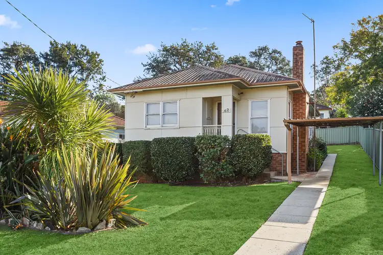 42 Waldron Street, Mount Saint Thomas NSW 2500