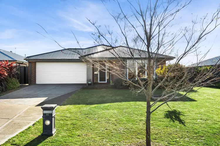30 Triandra Avenue, Romsey VIC 3434