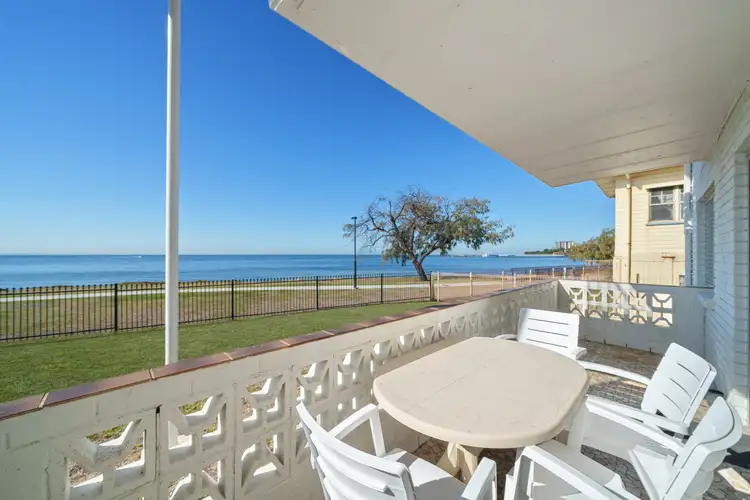 2/52 Prince Edward Parade, Redcliffe QLD 4020