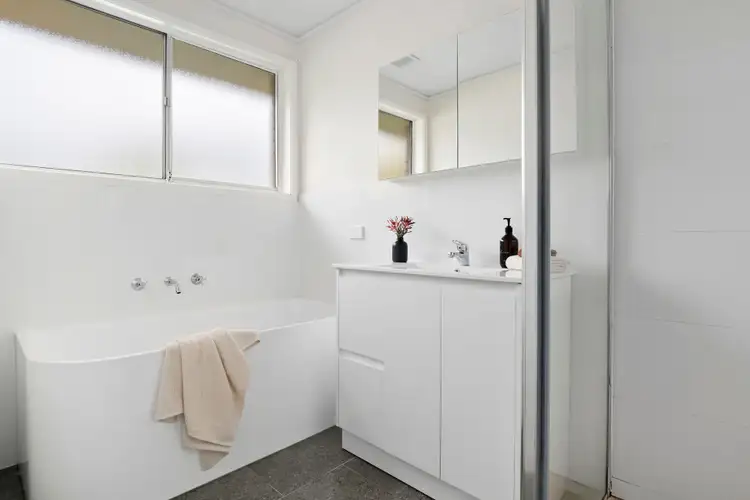 Fifth view of Homely house listing, 27 Berberis Crescent, Frankston VIC 3199