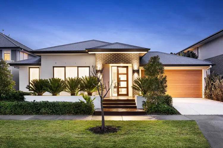 8 Mortlake Drive, Officer South VIC 3809