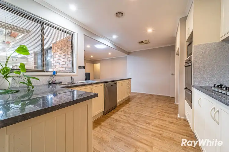 Sixth view of Homely house listing, 2 Graemar Court, Kangaroo Flat VIC 3555