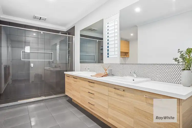 Fifth view of Homely house listing, 8 Snowsill Way, Fraser Rise VIC 3336