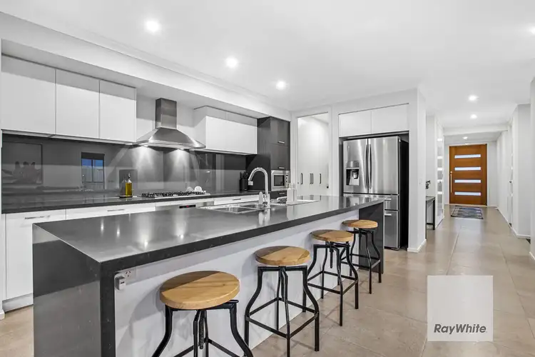 Sixth view of Homely house listing, 8 Snowsill Way, Fraser Rise VIC 3336