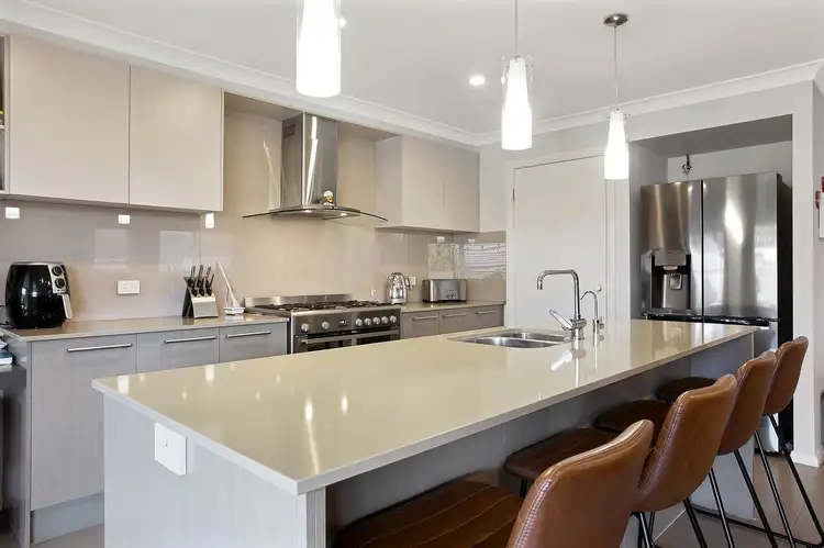 11 Scarborough Rise, Jordan Springs NSW 2747