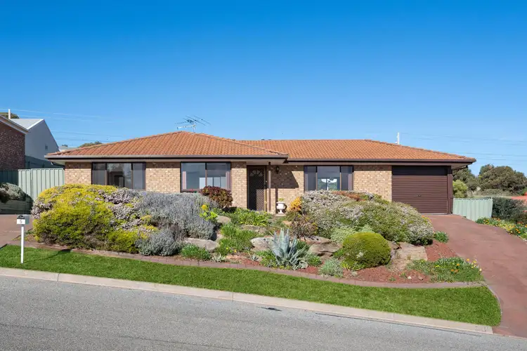 5 Luderitz Close, Hallett Cove SA 5158