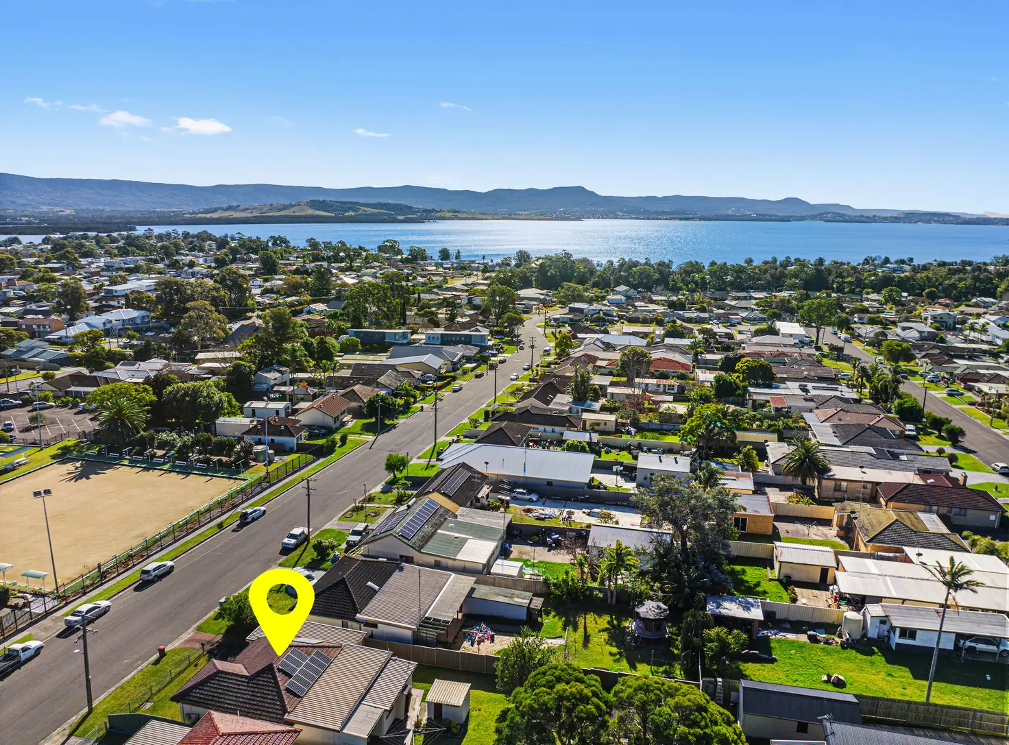Main view of Homely house listing, 10 Devonshire Crescent, Oak Flats NSW 2529