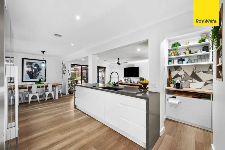14 Mark Place, Melton West VIC 3337